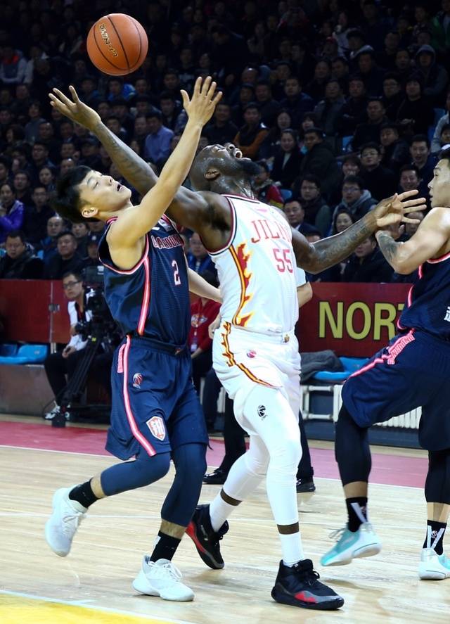 希洪竞技不满主裁判,客场失利 希洪竞技不满主裁判,客场失利