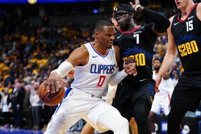 深圳队轻取快船,克莱统治全场的简单介绍 深圳队轻取快船,克莱统治全场的简单介绍