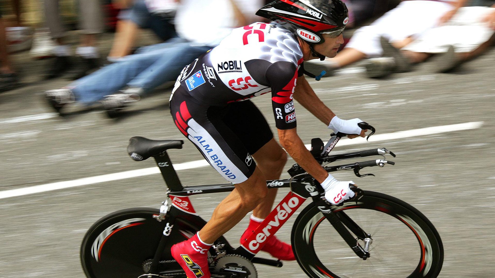 街道上的战争与舞蹈，F1焦点战中的乌克兰节奏与塞维利亚灵魂